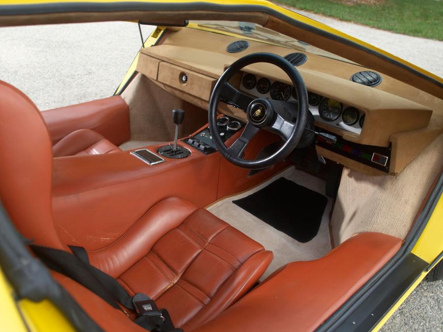 Интерьер Lamborghini Countach LP400 1974 года  (UK) (фото 26 из 31)